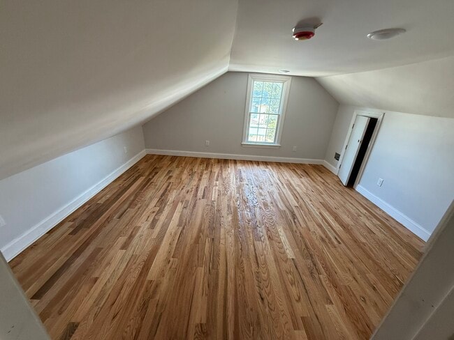Building Photo - 51 N Maple Ave Unit 2
