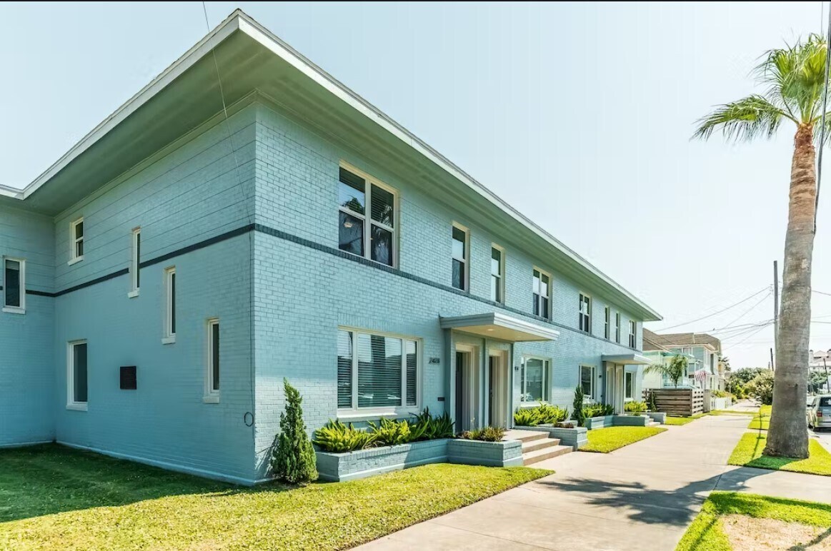 Photo - 2428 Bernardo De Galvez Ave