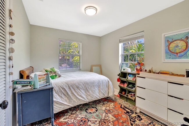 Photo - 227 NE 12th St