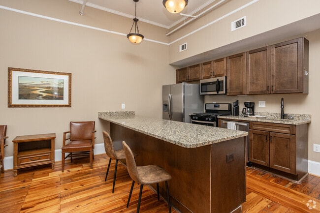 1BR, 1BA - 778SF