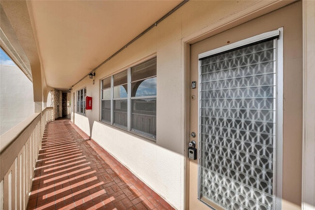 Photo - 1901 Bermuda Cir Unit H4