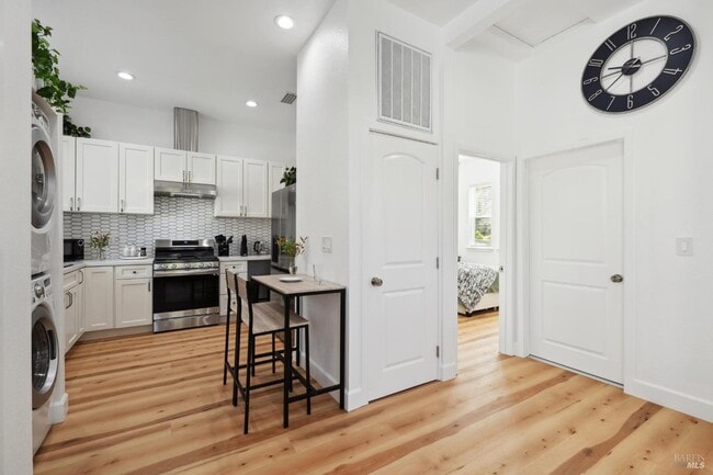 Photo - 524 Tipperary Dr Unit B