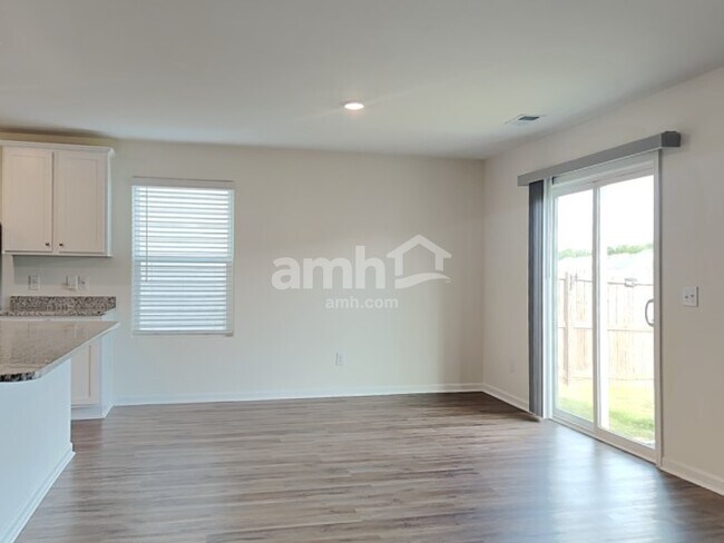 Photo - 2065 Southlea Dr