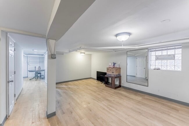 Photo - 6241 S Troy St