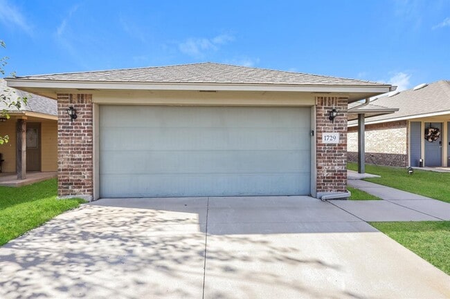 Building Photo - 1729 Everglade Ct