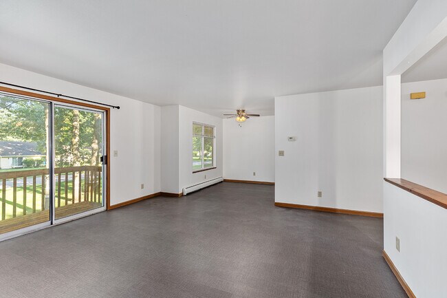 Living/dining room - 15326 Clovernook Dr Unit #1