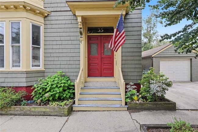 35 Hammond St Unit 1