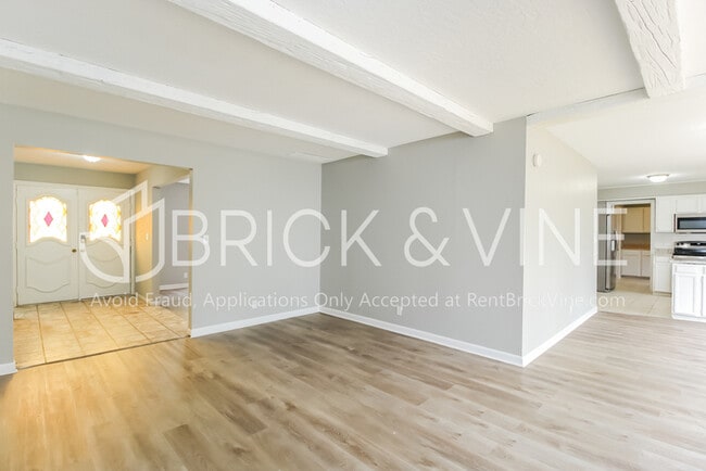 Photo - 403 George L Cross Ct