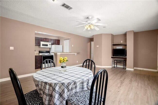 Photo - Auburn Crossing 10-138