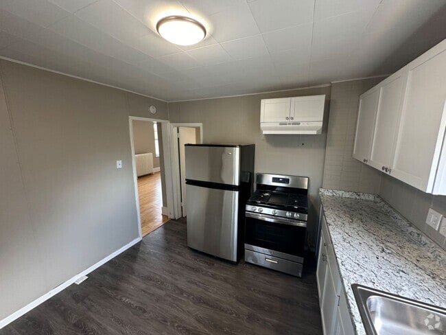 Building Photo - 1026 E Main St Rental