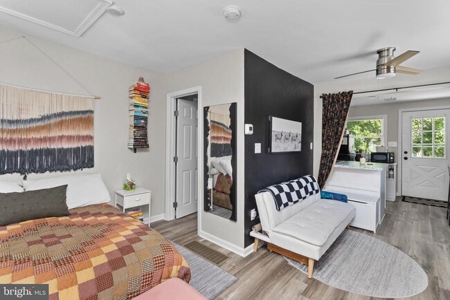 Photo - 325 W Evergreen Ave