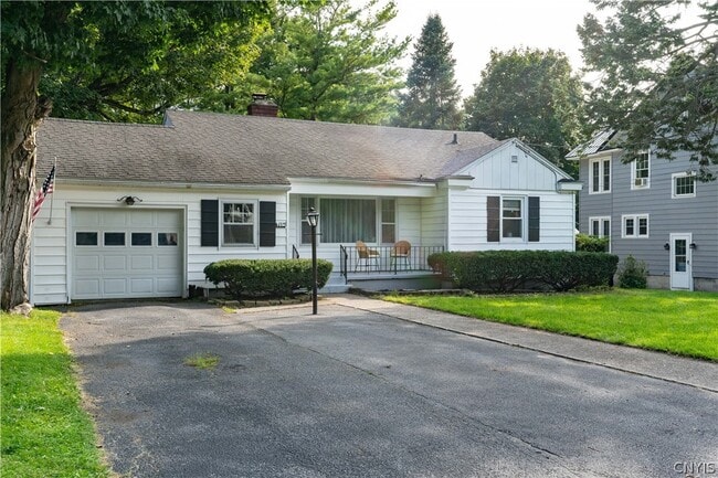 Photo - 325 Paddock St