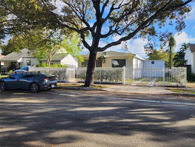 Building Photo - 1030 NW 48th St