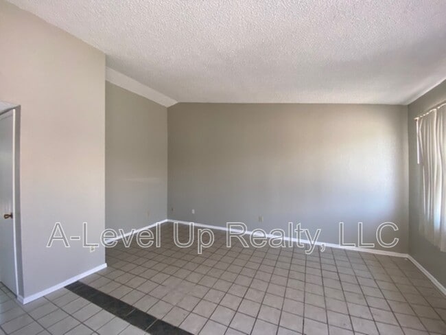 Photo - 1503 N Riverview Blvd