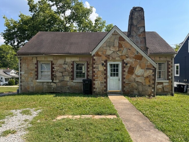 Charming Three bedroom, one bath house! - Charming Three bedroom, one bath house!