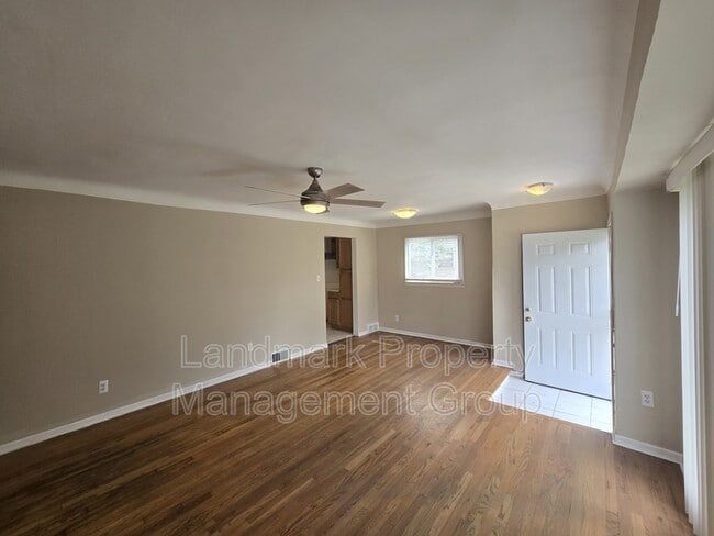 Photo - 19514 Woodbine St