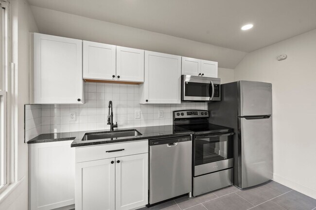 Photo - 1407 Clover St
