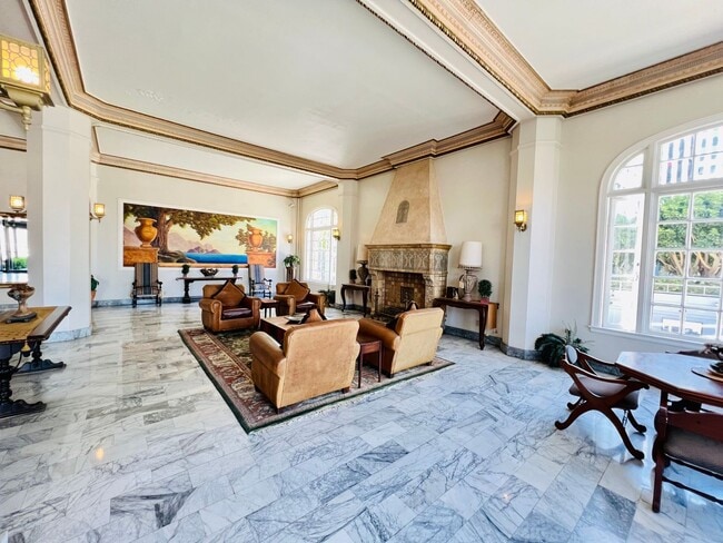 Building Photo - REDUCED REDUCED REDUCED: Spacious studio ... Unit 903 Rental