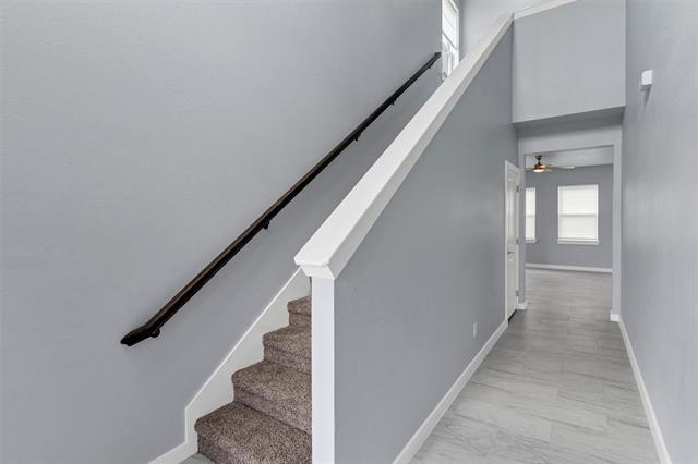 Photo - 588 Highview Ct