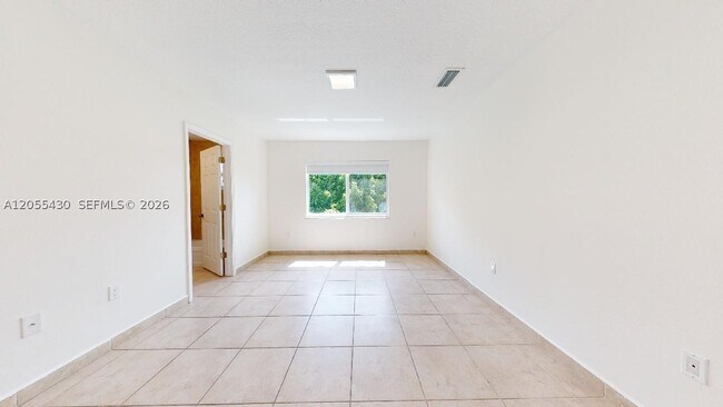 323 SW 36th Ave