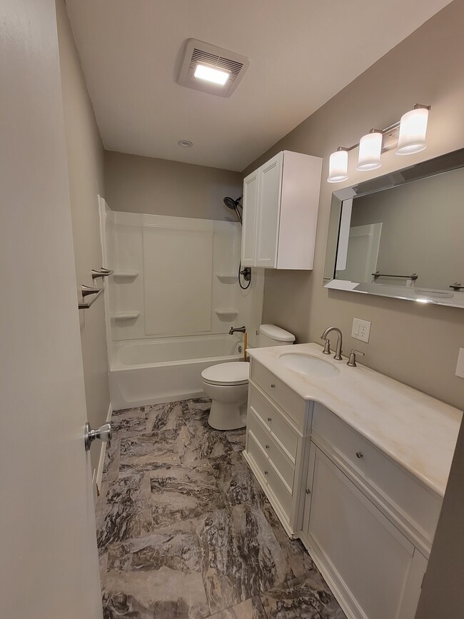Baño - 707 E 19th St Unidad 707 E. 19th Street
