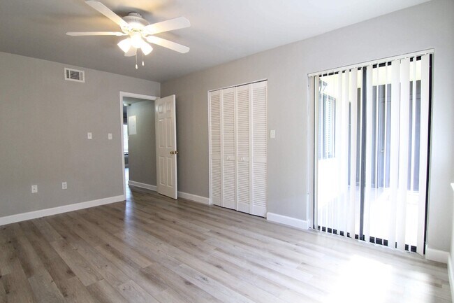 Photo - 2/1 Unidad 412