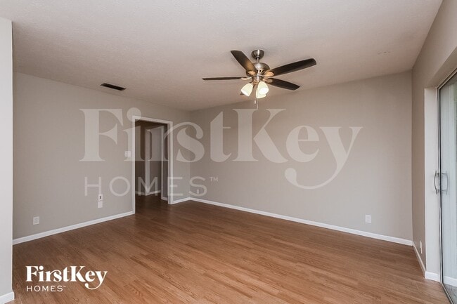 Photo - 2210 Boxwood Way