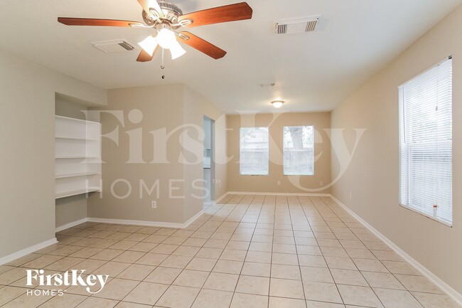 Photo - 947 Leadenhall Cir