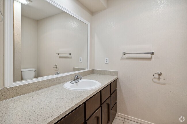 2BR, 2BA - 1,152SF - Bathroom