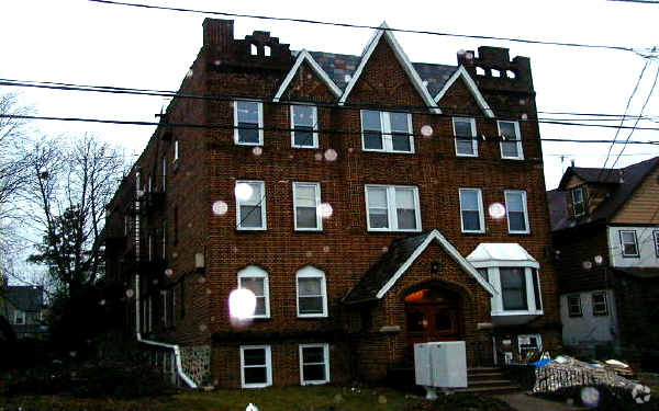Building Photo - 128 Chestnut St Rental