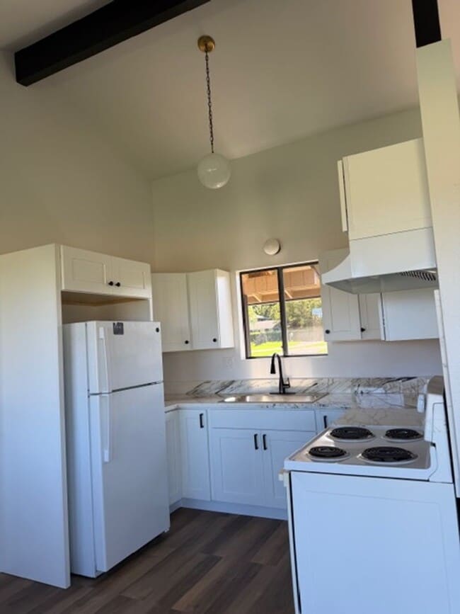 Photo - 75 Kaupea St Unit Cottage