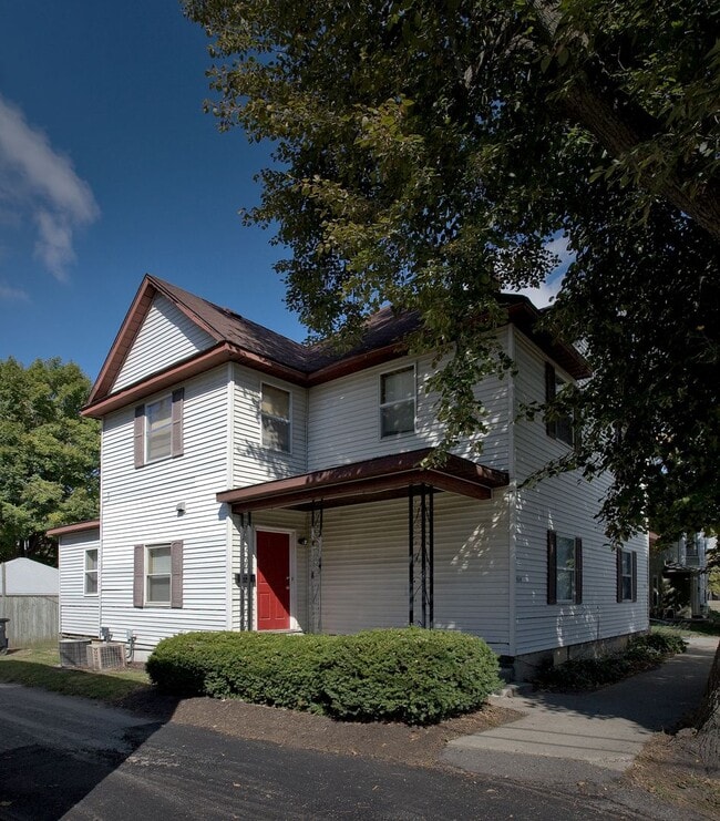 Building Photo - Downtown Centre Rental