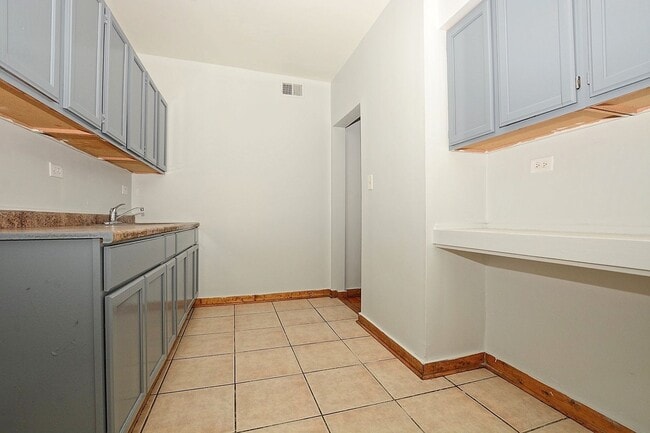 Photo - 64th/Kedzie (6401-05)