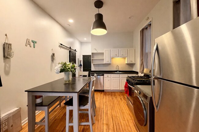 Photo - Charming 2-Bed Hardwood Haven in Chicago's Vibrant West Side! Unit 1F
