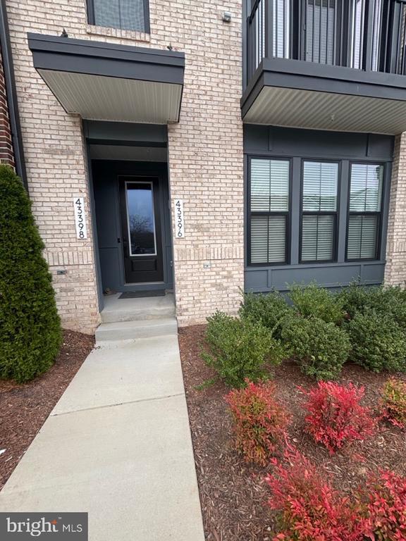 Photo - 43396 Farringdon Sq