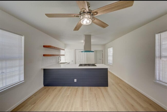 Photo - 3911 Winnie St