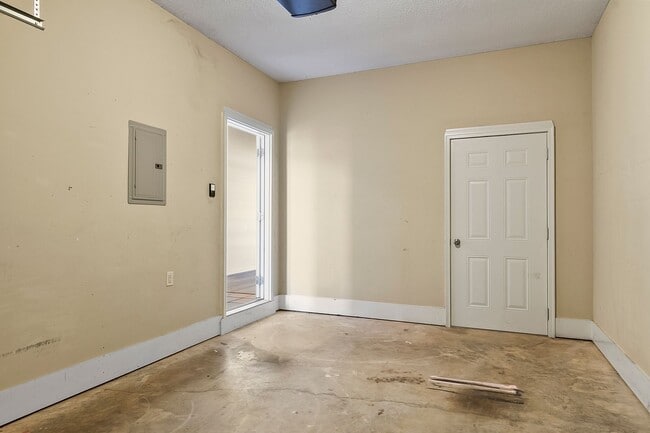 Photo - East Tuscaloosa Garden Home in Camden Lake