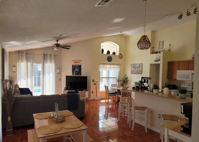 Photo - 913 Lake Berkley Dr