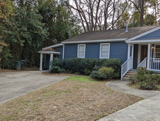 Photo - Rare.....One Bedroom One Bathroom Unit Available In Midtown!