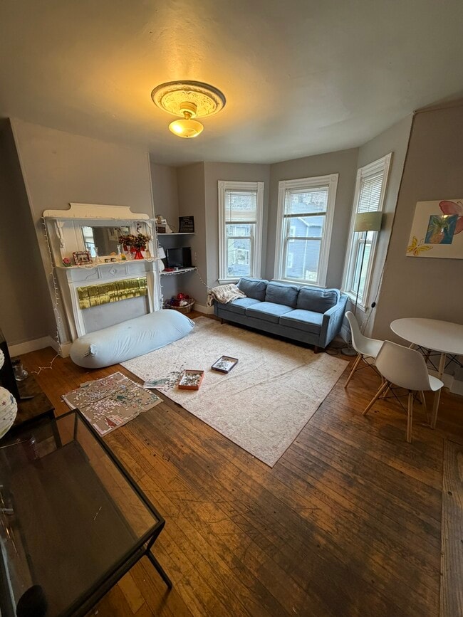 Building Photo - 121 Hillside St Unit 3T