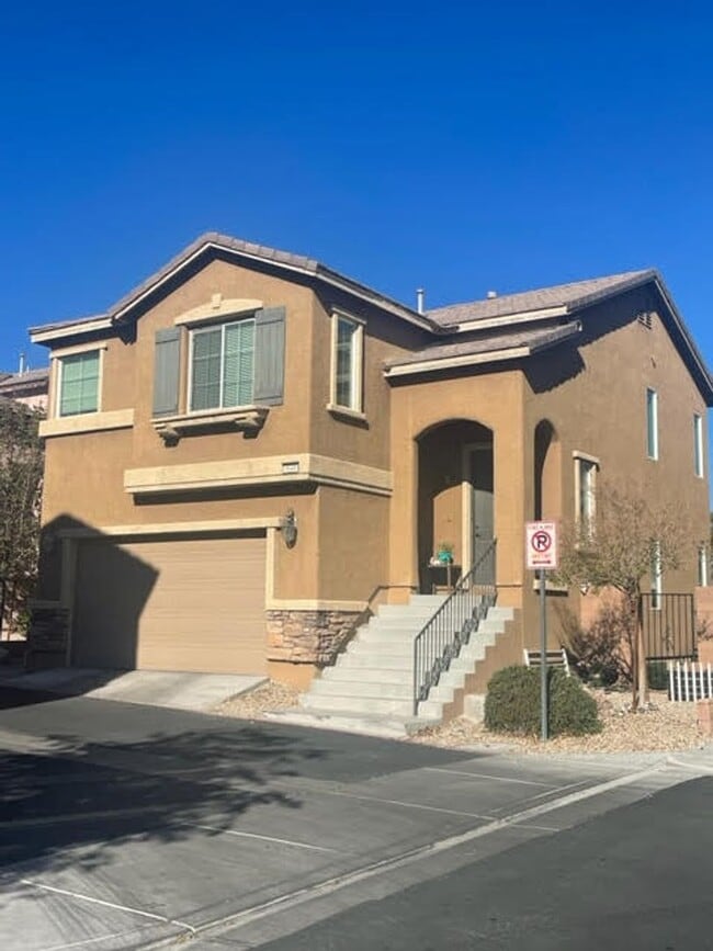 Building Photo - Adorable 3-Bed, 3-Bath Home in Gated Commu...