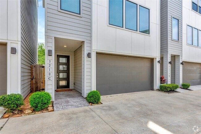 Building Photo - 3210 N MacGregor Way Rental
