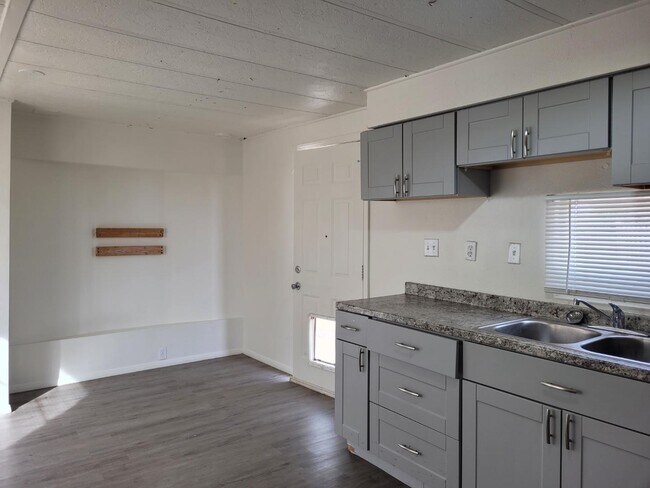 Photo - 1420 S Warner Dr