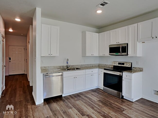 Photo - 3265 Karen St