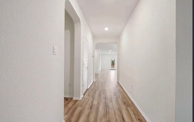 Photo - 100 Jarbridge Dr