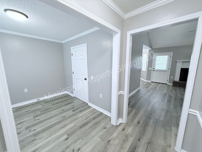 2112 Harris Dr