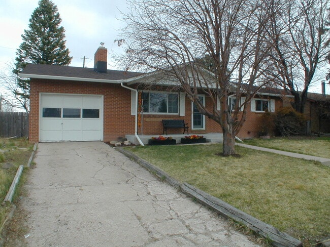 Building Photo - House For Lease