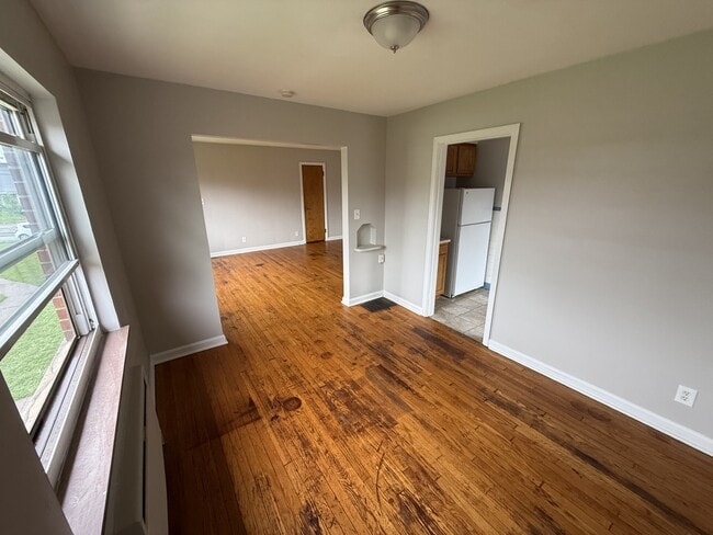 Mt Airy Horseshoe Apartments
