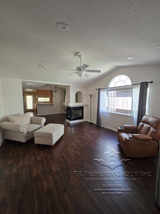 Photo - 127 Windsor Ln