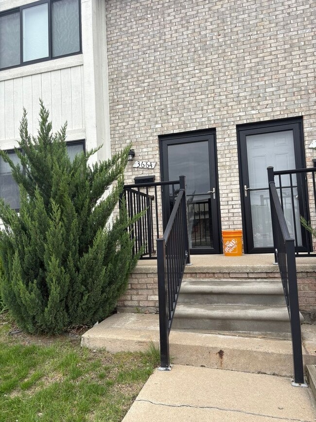 Photo - Beautifully Updated Townhouse – Prime Location! Unit 3664 Greenfield